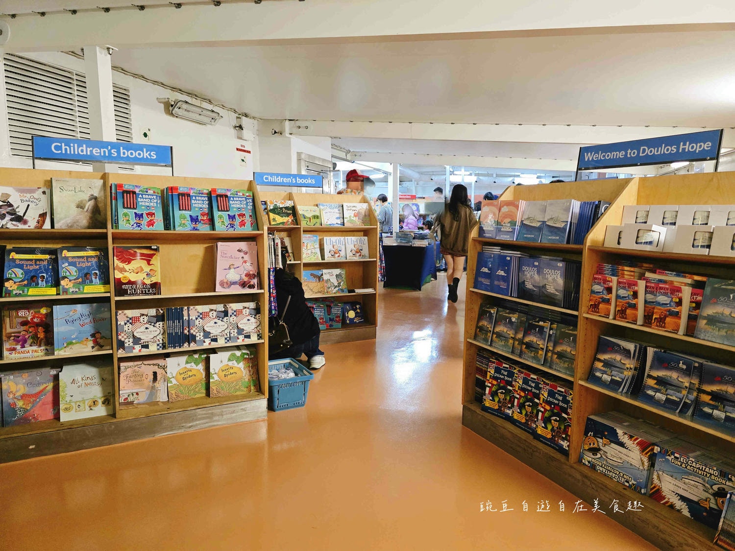 望僕號基隆高雄花蓮|現場排隊預約參觀Doulos Hope 世界最大的海上書展圖書到台灣 買書喝咖啡看海景 - 第21張圖