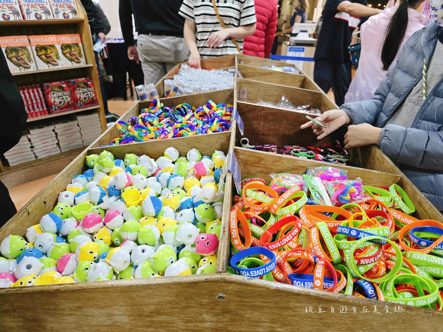 望僕號基隆高雄花蓮|現場排隊預約參觀Doulos Hope 世界最大的海上書展圖書到台灣 買書喝咖啡看海景 - 第22張圖