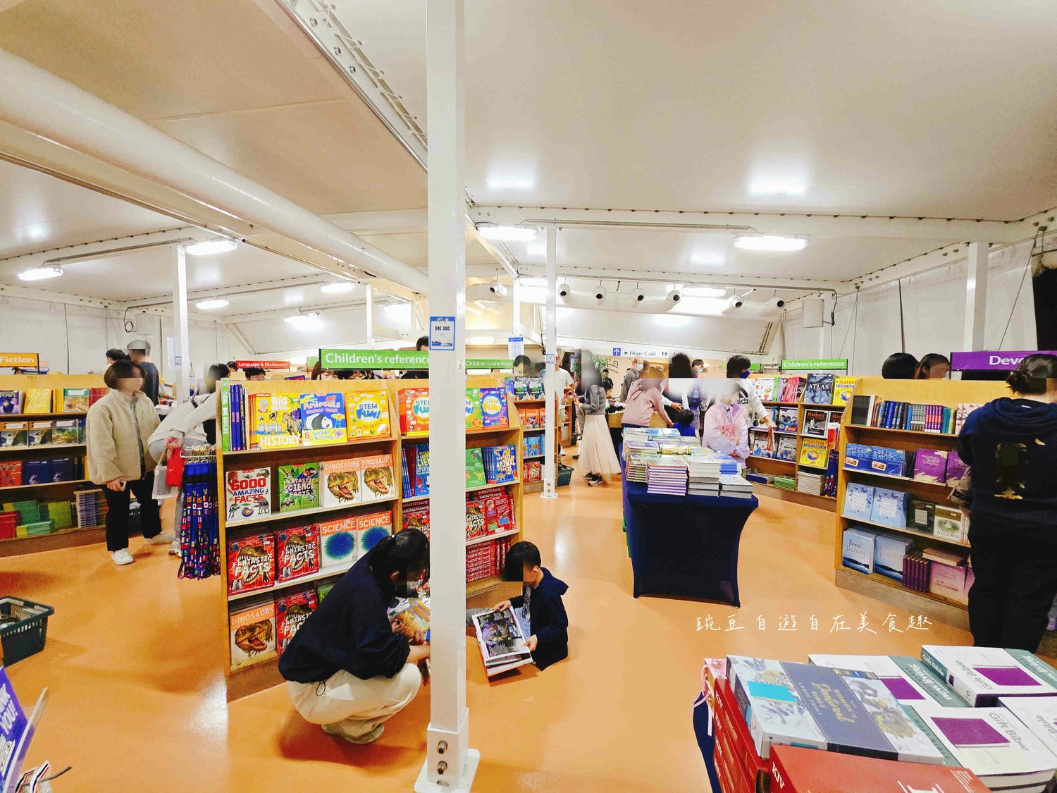 望僕號基隆高雄花蓮|現場排隊預約參觀Doulos Hope 世界最大的海上書展圖書到台灣 買書喝咖啡看海景 - 第23張圖