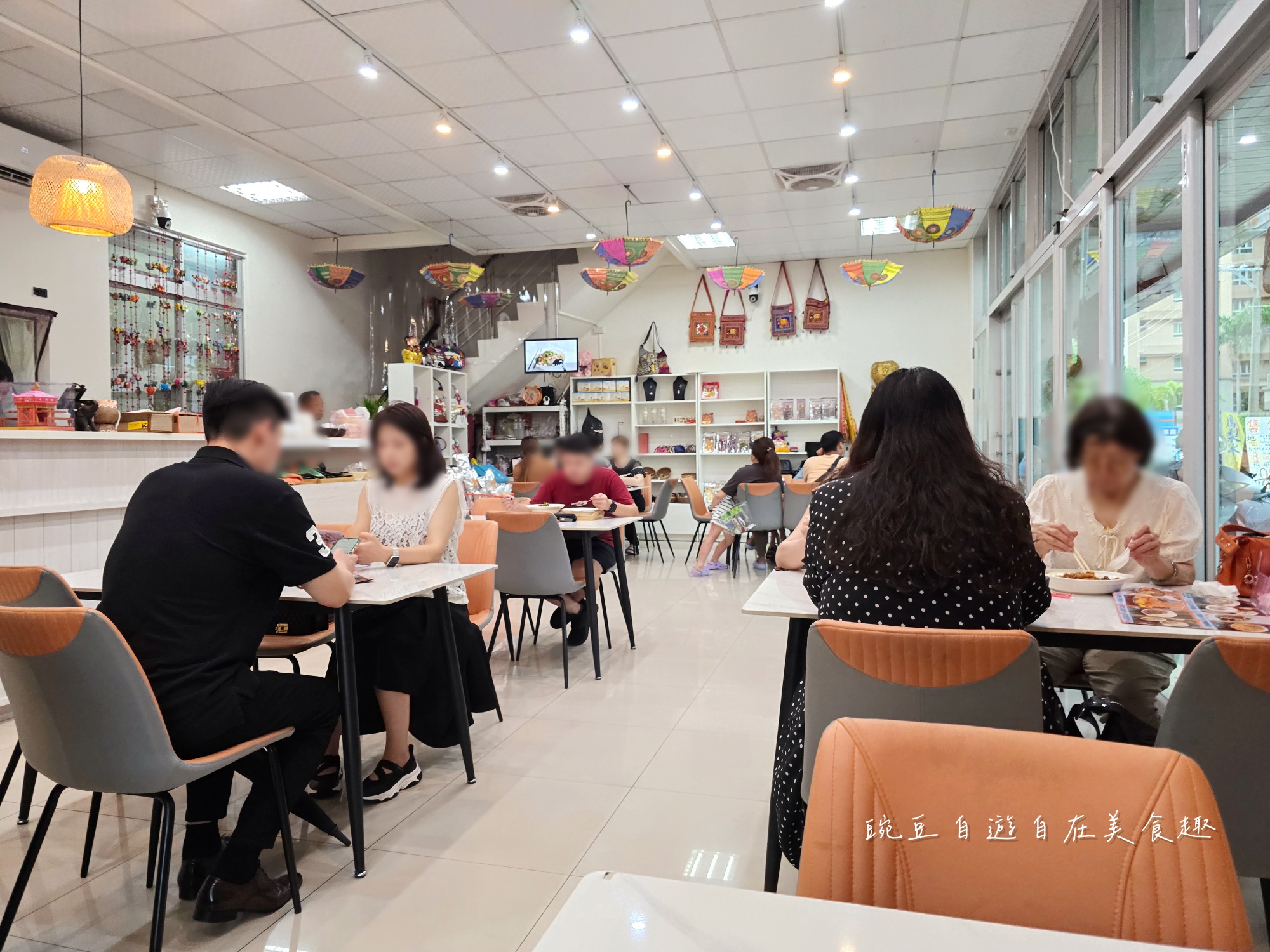 鳳山工協市場必吃泰式料理!在地人激推「鳳泰味」正宗泰國老闆娘掌廚 - 第3張圖 鳳泰味泰式料理 店內座位