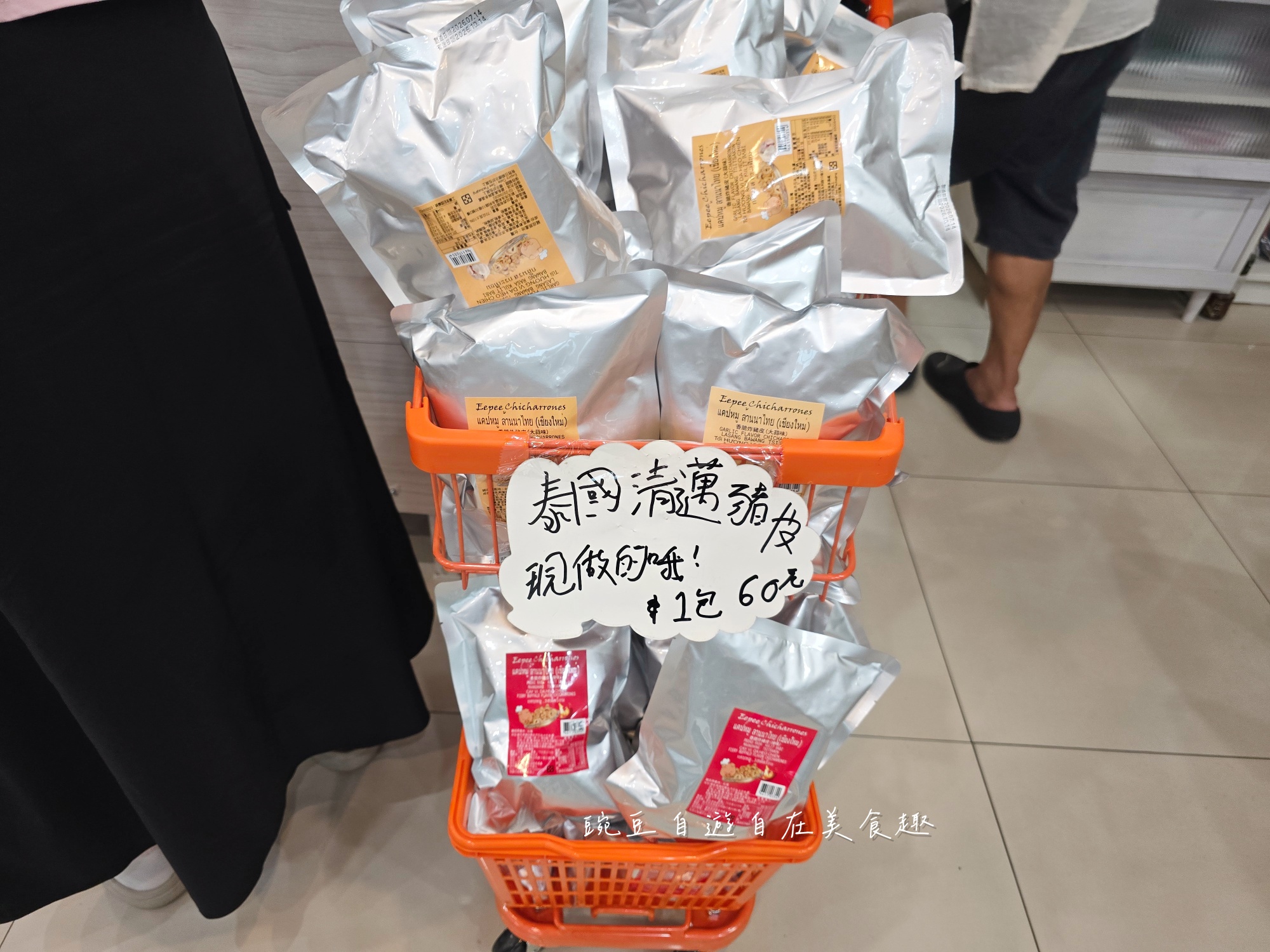 鳳山工協市場必吃泰式料理!在地人激推「鳳泰味」正宗泰國老闆娘掌廚 - 第8張圖 鳳泰味 現做泰國豬皮伴手禮