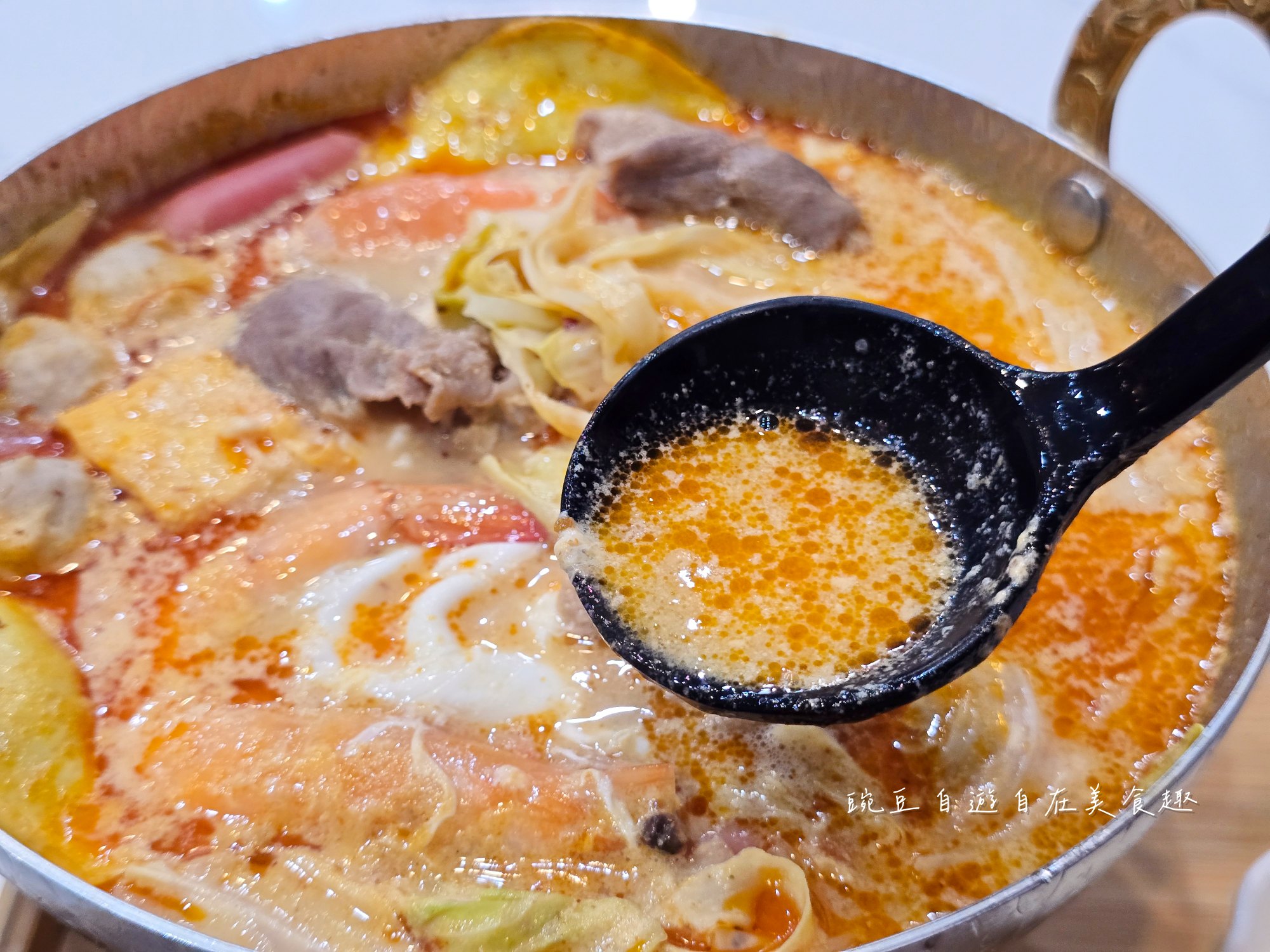 鳳山工協市場必吃泰式料理!在地人激推「鳳泰味」正宗泰國老闆娘掌廚 - 第10張圖 鳳泰味 冬陰火鍋湯頭與配料